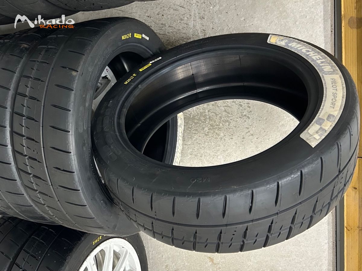 PNEUS MICHELIN 17 NEUFS – photo 1 sur 2